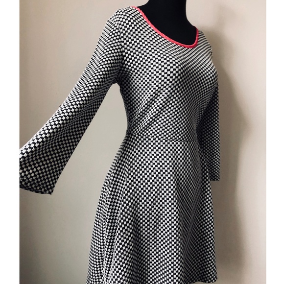 NWT Francesca's Knit BW Checker 3/4 Sleeve Skater - Picture 3 of 8